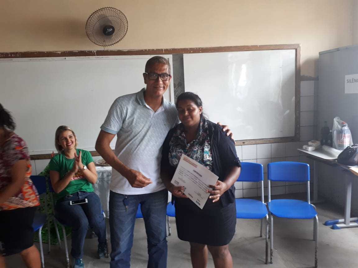 Secretaria de Assistência Social faz entrega de Certificados do Curso de Cabeleireira.
